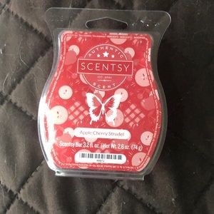 Brand New Scentsy wax bar Apple Cherry Strudel